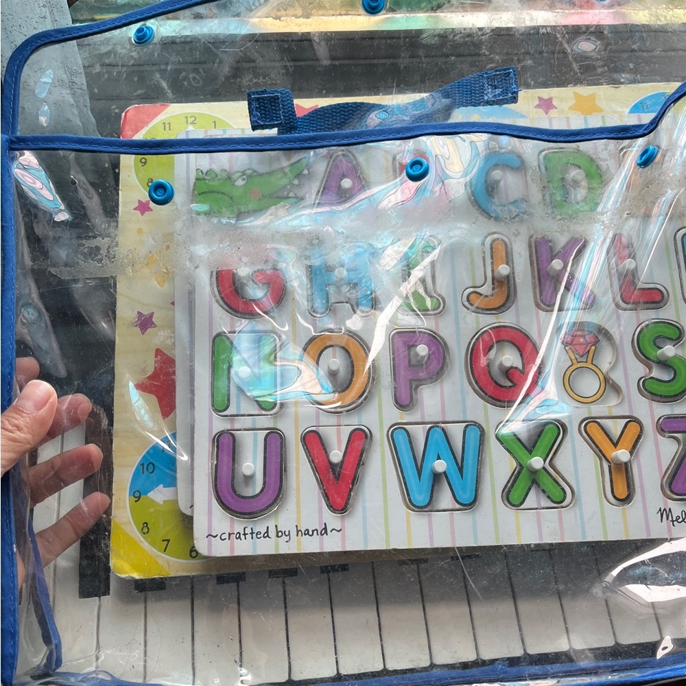 Children learning puzzles - Picture 9 of 12